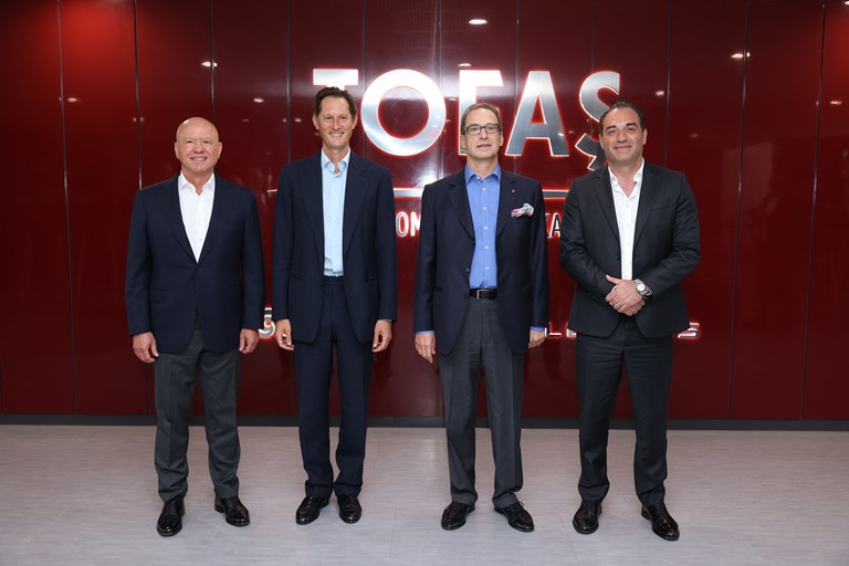 Stellantis Ve Koç Holding Üst Yönetimi Tofaş Fabrikası’nı Ziyaret Etti Stellantis Ve Koç Holding Üst Yönetimi Tofaş Fabrikası’nı Ziyaret Etti